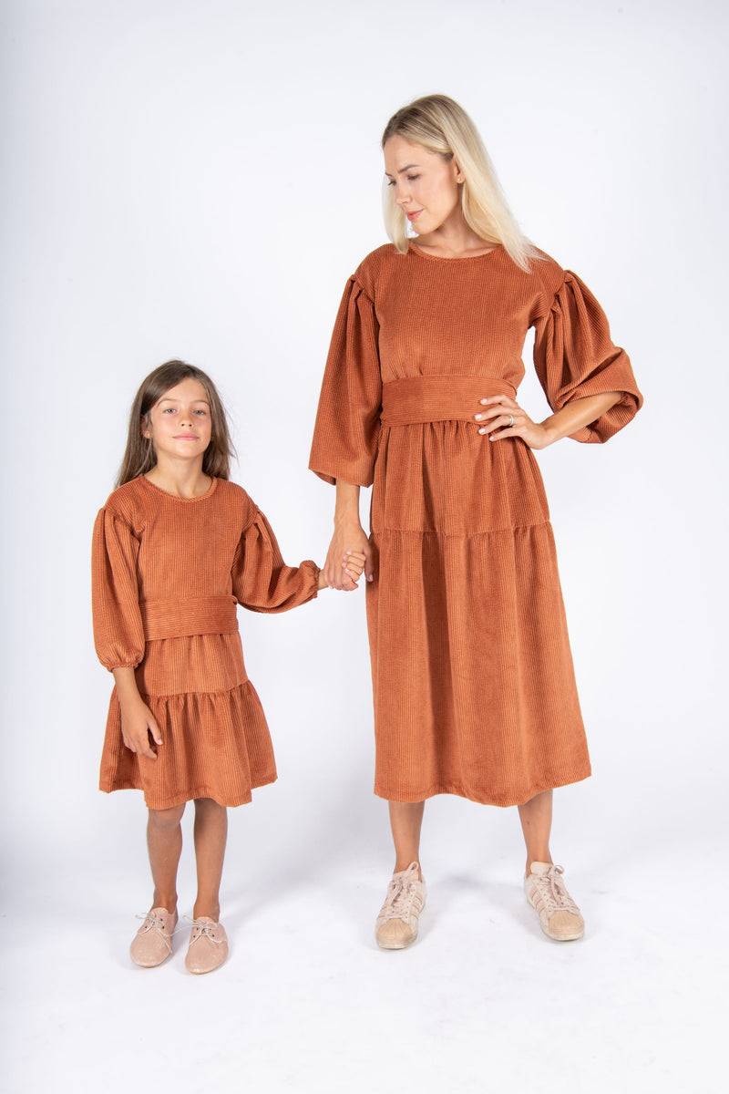 Olive E Miele MiniMe abito Kathy mattone Nuovo