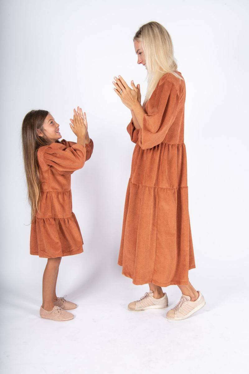 Olive E Miele MiniMe abito Kathy mattone Nuovo
