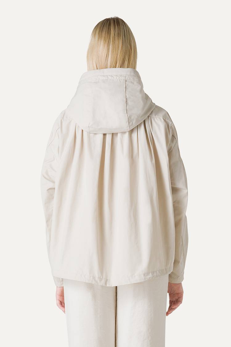 Oof Wear GIACCA CORTA IN NYLON MEMORY CON ARRICIO SULLA SCHIENA 9139 - PANNA Online