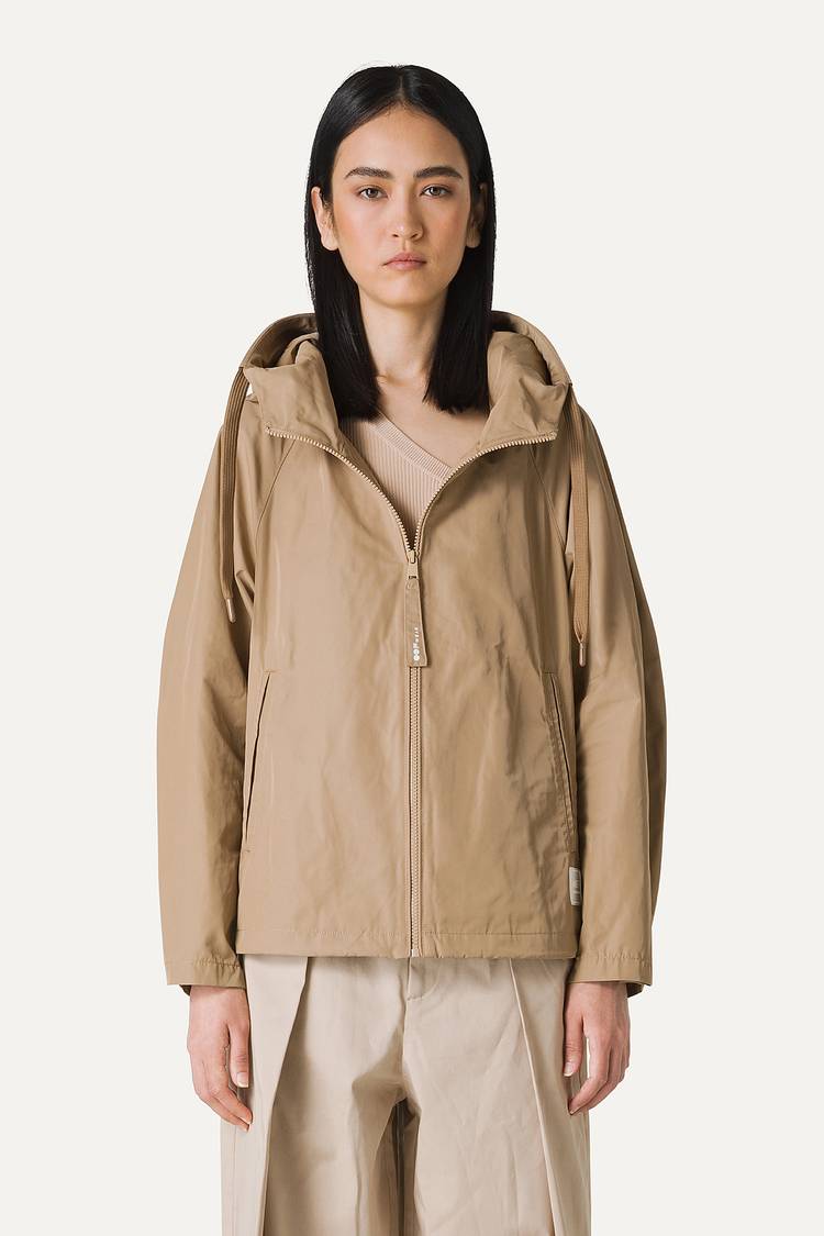 Oof Wear GIACCA CORTA IN NYLON MEMORY CON ARRICIO SULLA SCHIENA 9139 - BEIGE Novità