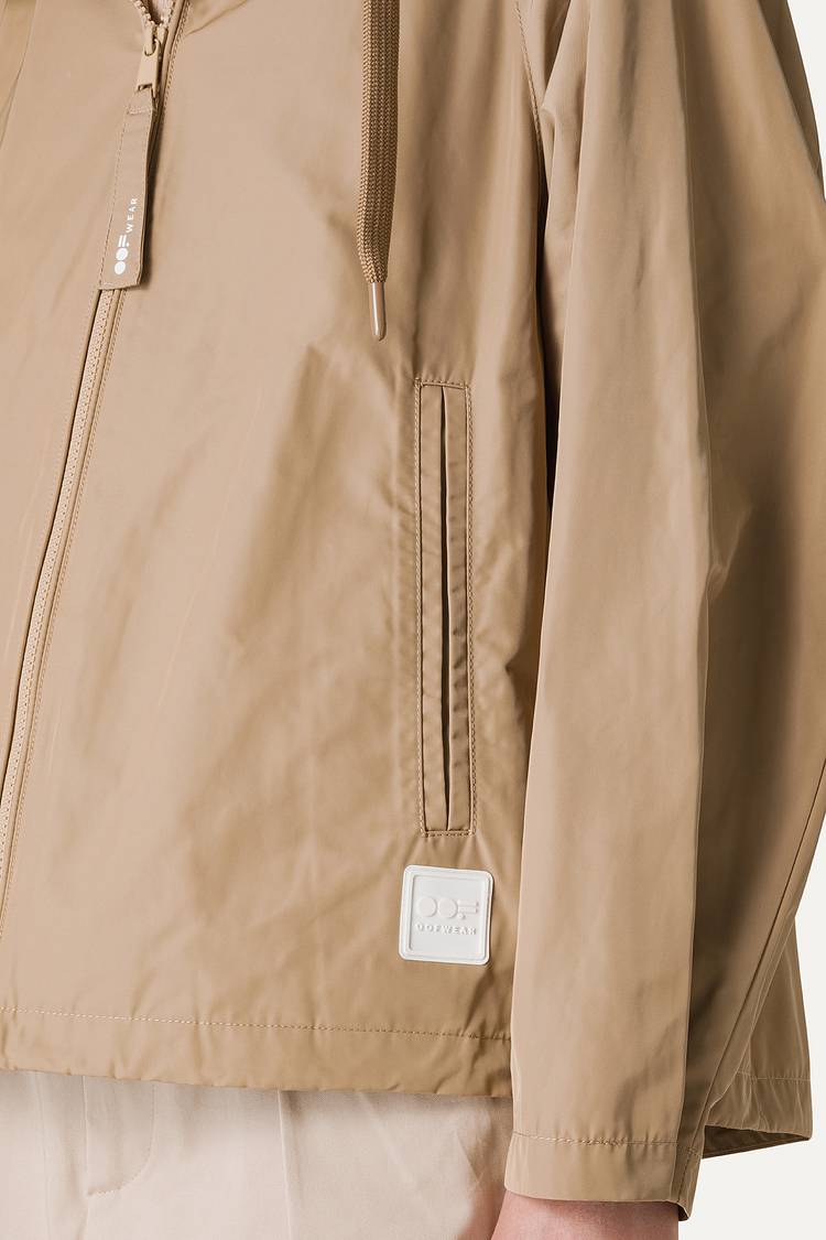 Oof Wear GIACCA CORTA IN NYLON MEMORY CON ARRICIO SULLA SCHIENA 9139 - BEIGE Novità