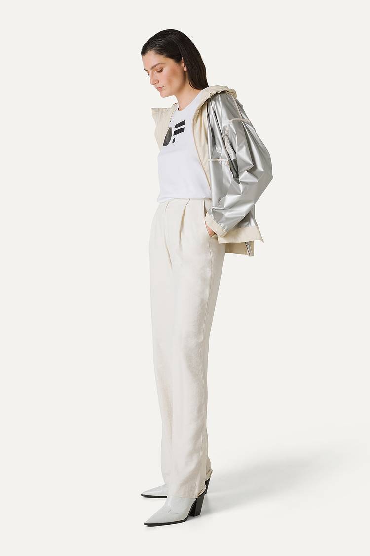 Oof Wear GIACCA CORTA IN NYLON CON INTERNO ARGENTO 9214 - CREMA Prezzo Ridotto
