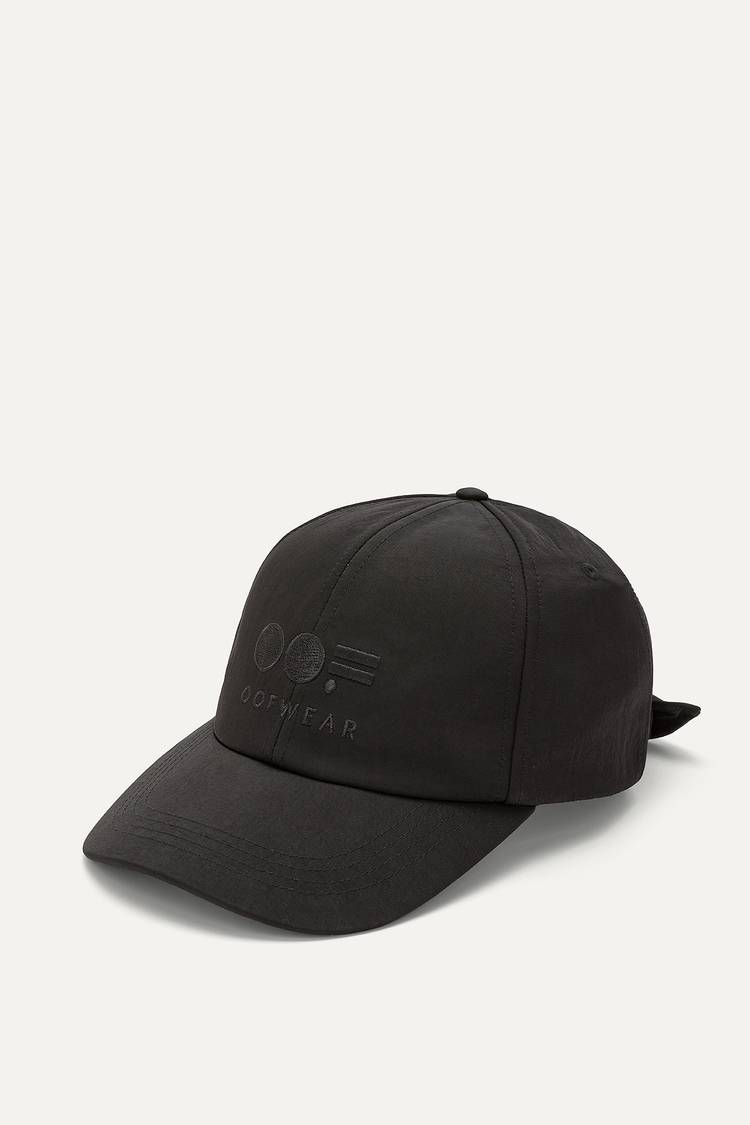 Oof Wear CAPPELLO CON VISIERA IN NYLON MEMORY 2009 - NERO Economico