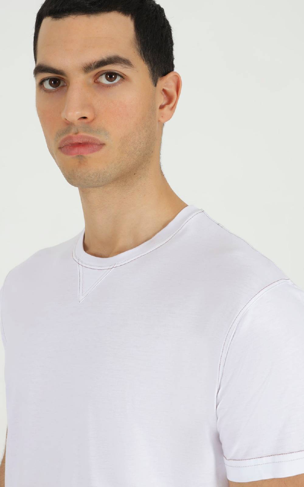 Outfit Italy T-Shirt in modal con cuciture a contrasto Pezzi Unici