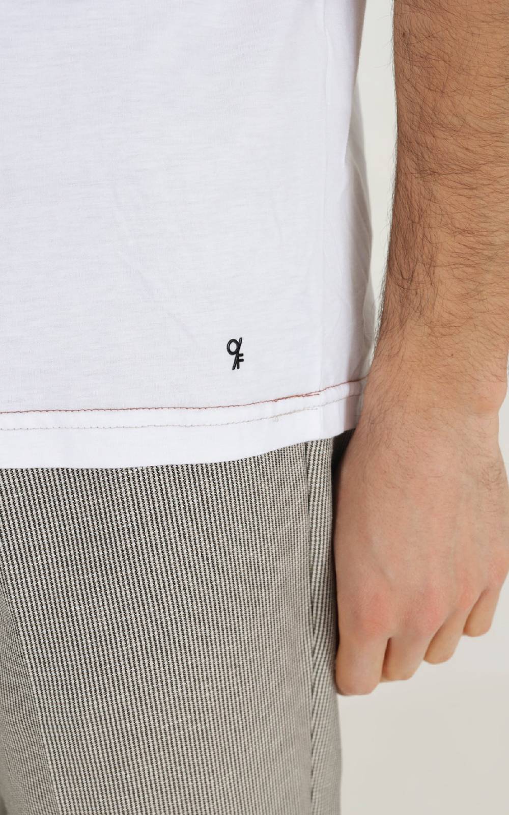 Outfit Italy T-Shirt in modal con cuciture a contrasto Pezzi Unici